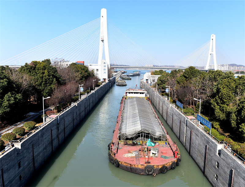 Anhui : la scène animée de la « voie navigable dorée » entre Hefei et le fleuve Yangtsé