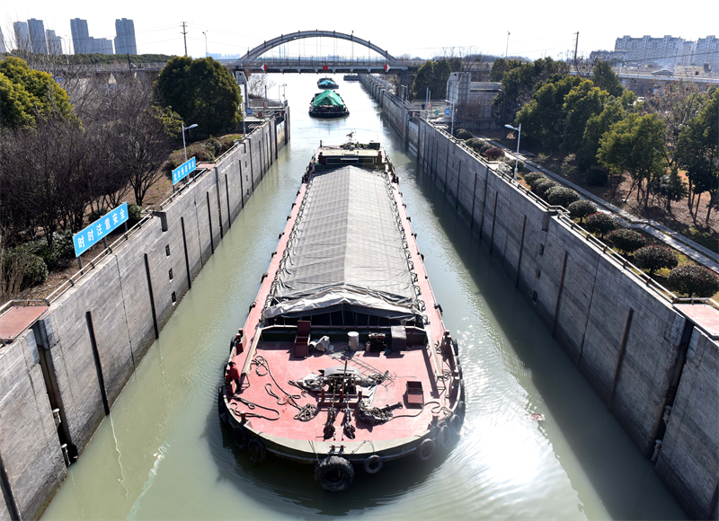 Anhui : la scène animée de la « voie navigable dorée » entre Hefei et le fleuve Yangtsé