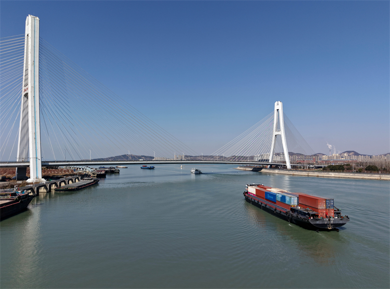 Anhui : la scène animée de la « voie navigable dorée » entre Hefei et le fleuve Yangtsé