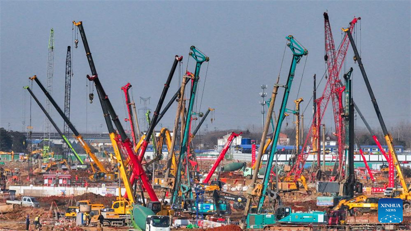 Photo aérienne prise le 10 février 2025 par un drone montrant le chantier de construction de la gare du Nord de Nanjing, capitale de la province du Jiangsu (est de la Chine). (Li Bo / Xinhua)