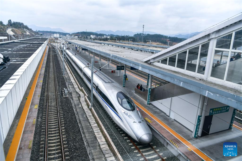 Guizhou : un conducteur de train à grande vitesse témoin du développement des infrastructures de transport de sa ville natale