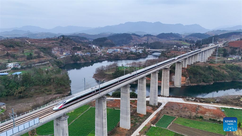 Guizhou : un conducteur de train à grande vitesse témoin du développement des infrastructures de transport de sa ville natale