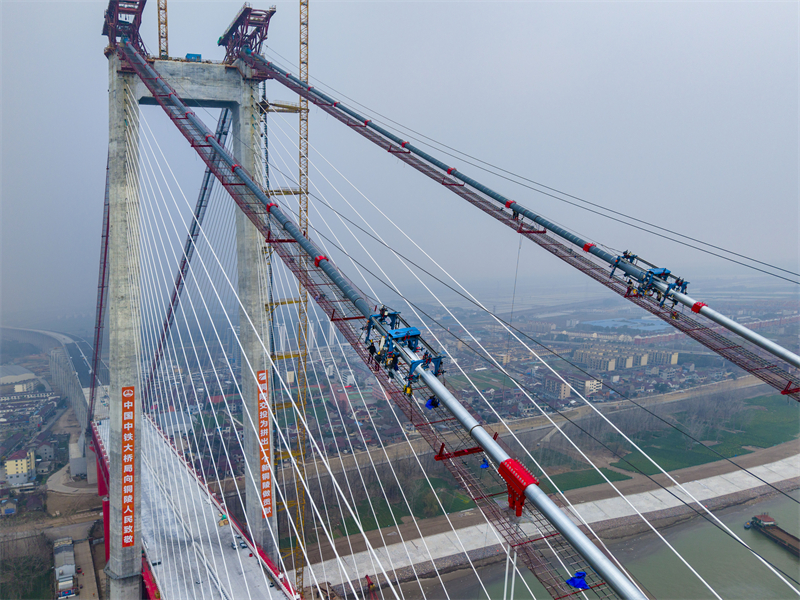 Anhui : de « nouveaux vêtements » pour le câble principal du pont de Tongling