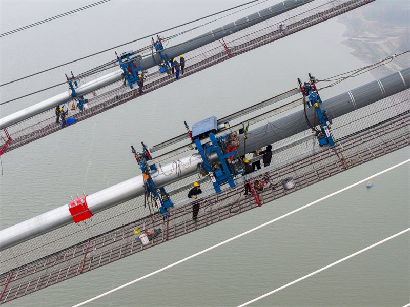 Anhui : de « nouveaux vêtements » pour le câble principal du pont de Tongling