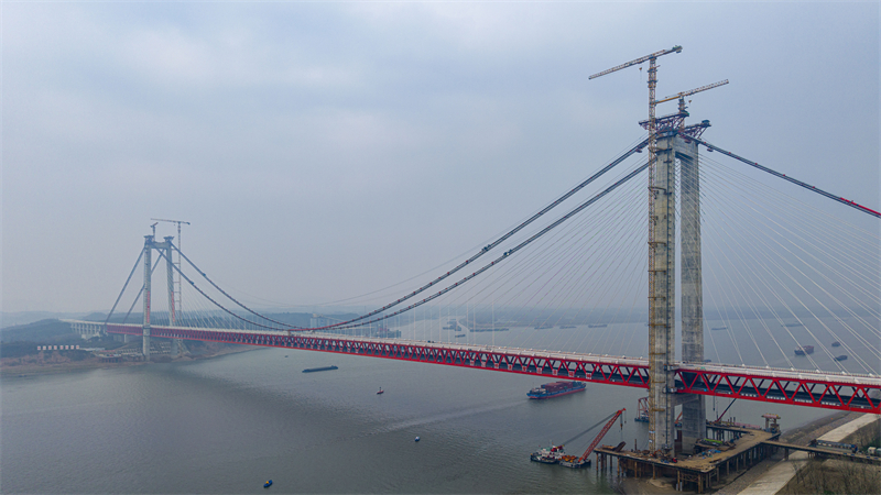 Anhui : de « nouveaux vêtements » pour le câble principal du pont de Tongling