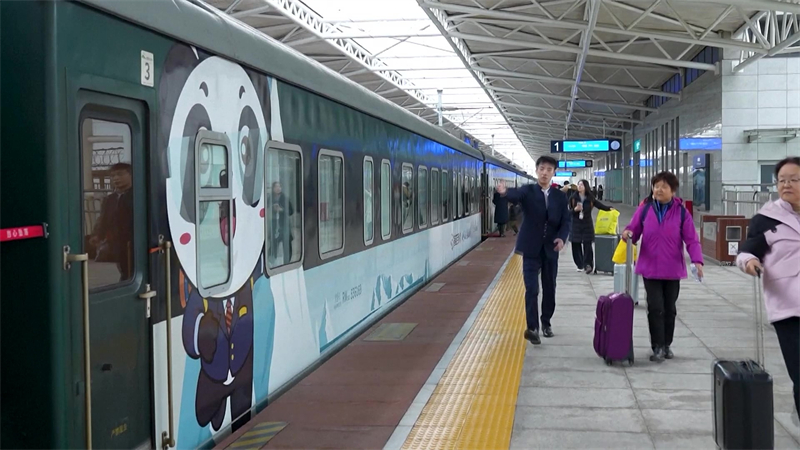 Bienvenue à bord du « train des cheveux argentés » !