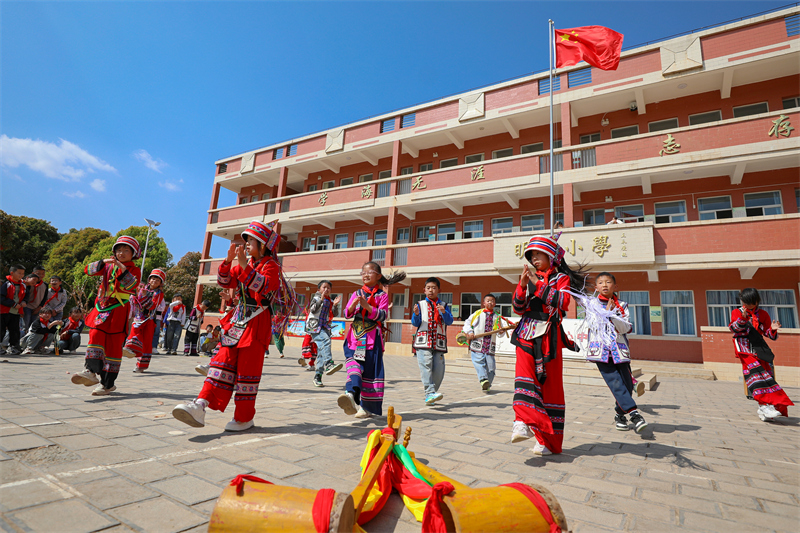 Yunnan : des activités de remise en forme pendant la récréation dans les écoles de Luliang