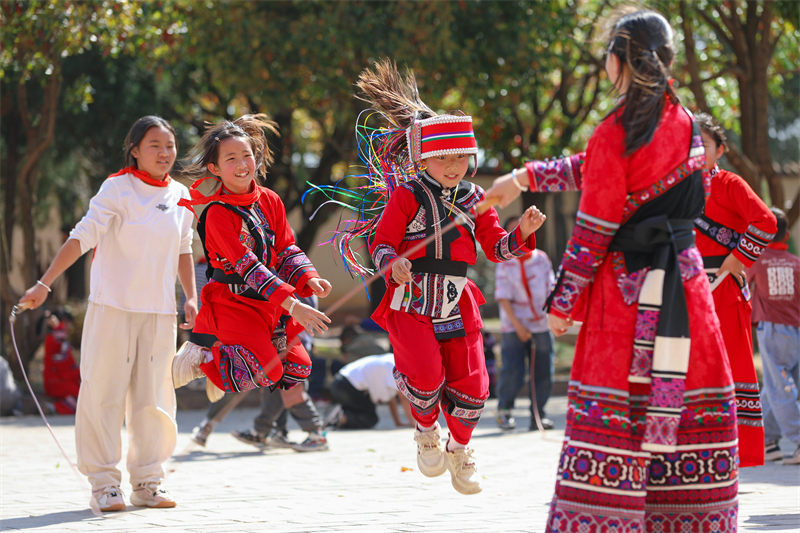 Yunnan : des activités de remise en forme pendant la récréation dans les écoles de Luliang