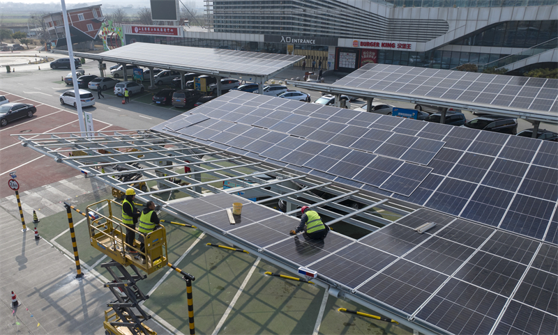 Shandong : à Jinan, un système « autoroute + photovoltaïque » favorise les émissions « zéro carbone »