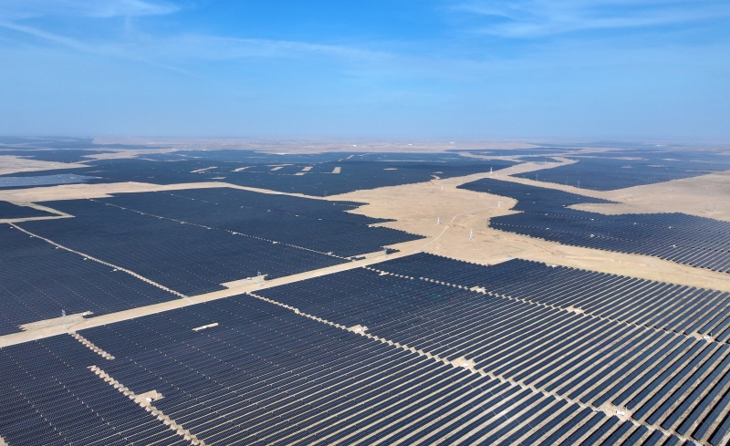 Ningxia : à Yinchuan, une centrale photovoltaïque dans le désert contribue au développement vert