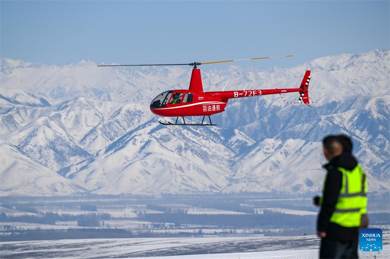 Xinjiang : un jeune Kazakh d'une famille de bergers réalise son rêve de devenir pilote