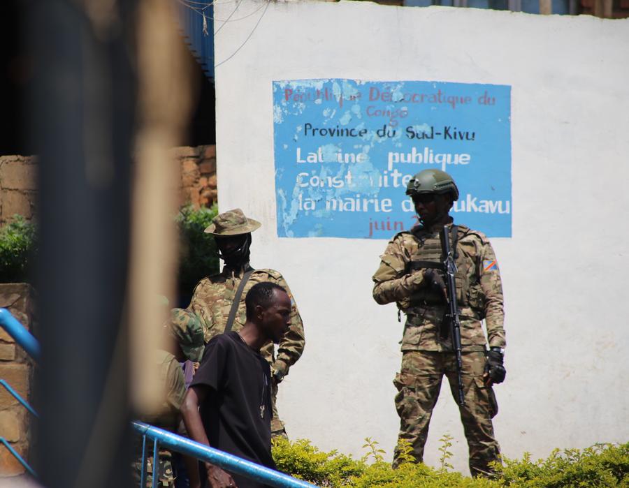 Photo d'archives prise le 27 février 2025 d'une patrouille des Forces armées du groupe rebelle M23 à Bukavu, dans la province du Sud-Kivu, en République démocratique du Congo (RDC). (Xinhua/Zanem Nety Zaidi)