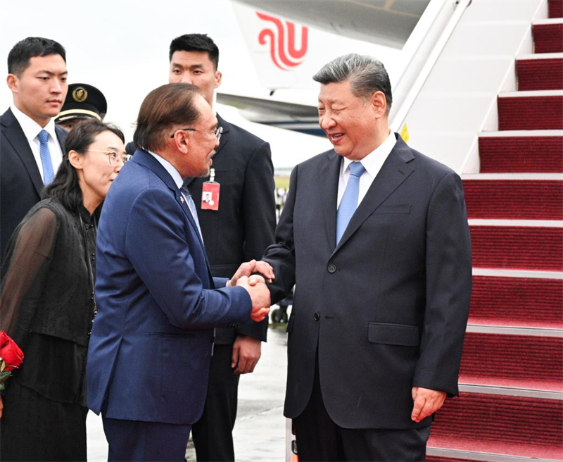 Xi Jinping arrive à Kuala Lumpur pour une visite d'Etat en Malaisie