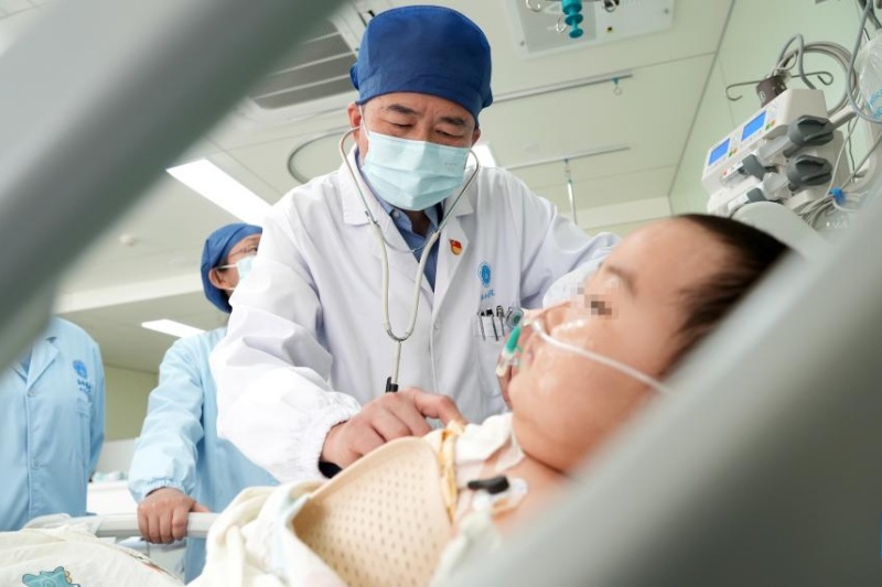 Hubei : des médecins de Wuhan ont implanté le plus petit cœur artificiel au monde chez un jeune garçon de 7 ans