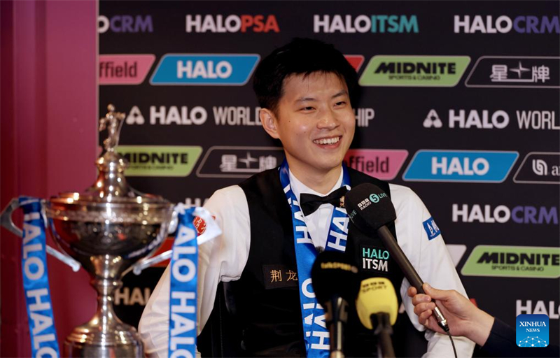 Le Chinois Zhao Xintong devient le premier asiatique à remporter le Championnat du monde de snooker