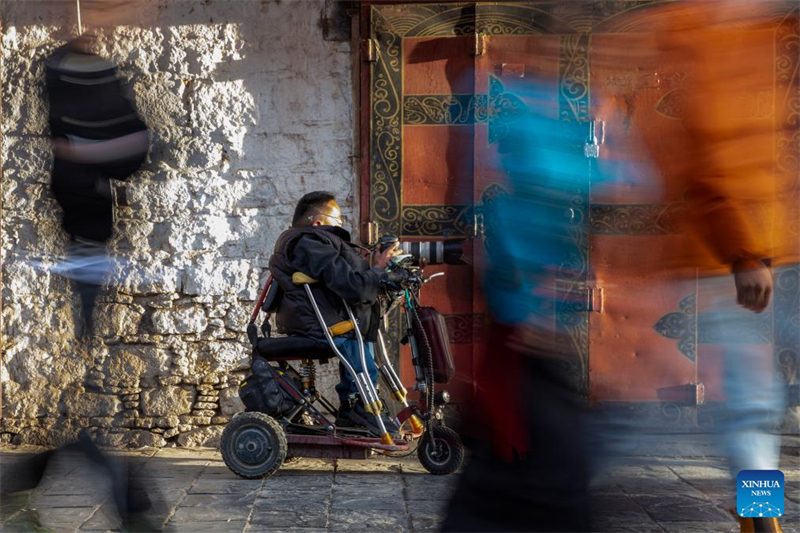 Xizang : un photographe gravement handicapé poursuit son rêve de toute une vie