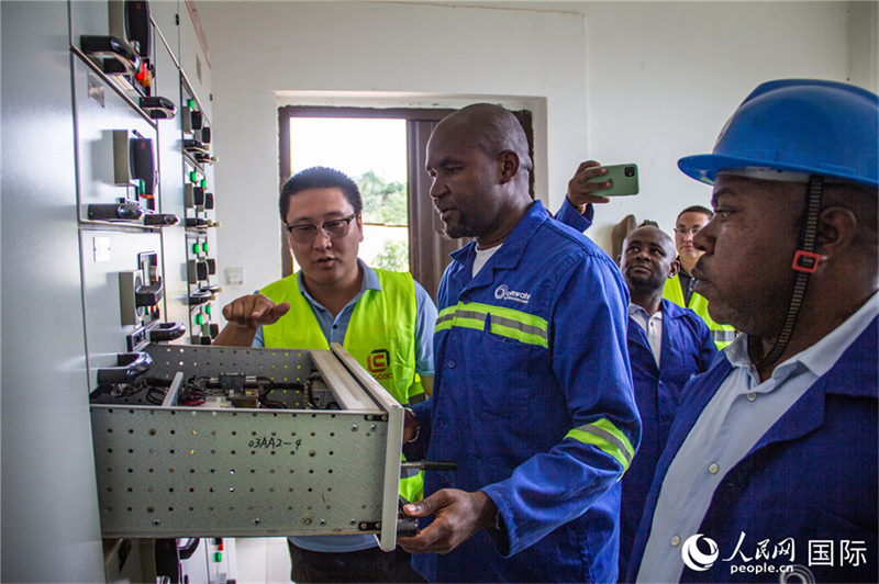 Comment la « source de propreté » construite par la Chine profite à des milliers de ménages au Cameroun