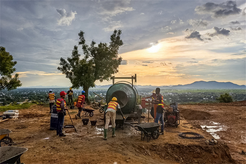 Comment la « source de propreté » construite par la Chine profite à des milliers de ménages au Cameroun