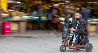 Xizang : un photographe gravement handicapé poursuit son rêve de toute une vie