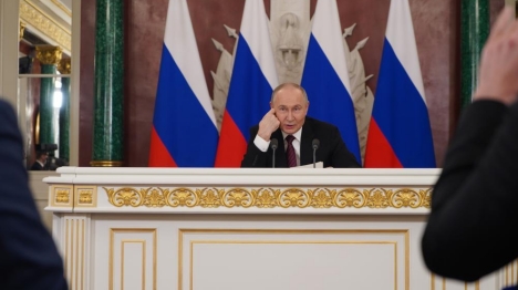 Poutine propose la reprise des pourparlers de paix avec l'Ukraine à Istanbul