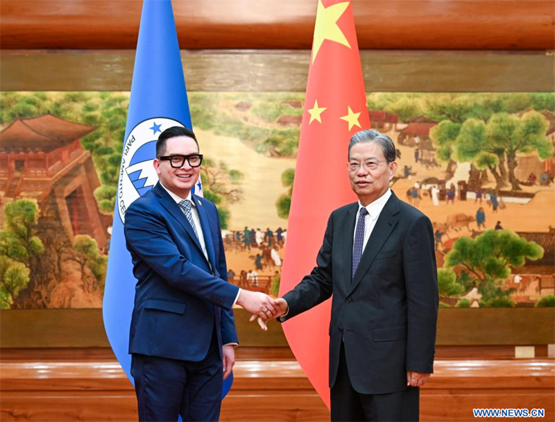 Le plus haut législateur chinois rencontre le président du Parlement centraméricain