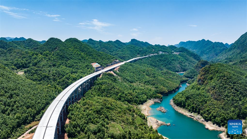 Guizhou : la voie rapide Guiyang-Pingtang en construction