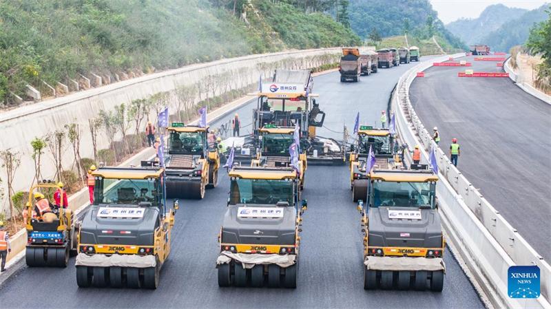 Guizhou : la voie rapide Guiyang-Pingtang en construction