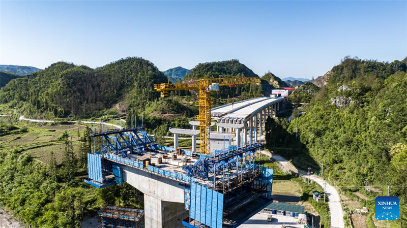 Guizhou : la voie rapide Guiyang-Pingtang en construction