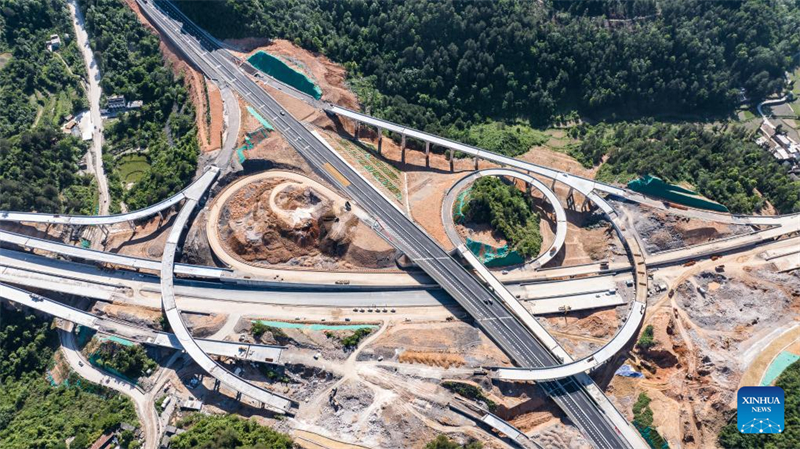 Guizhou : la voie rapide Guiyang-Pingtang en construction