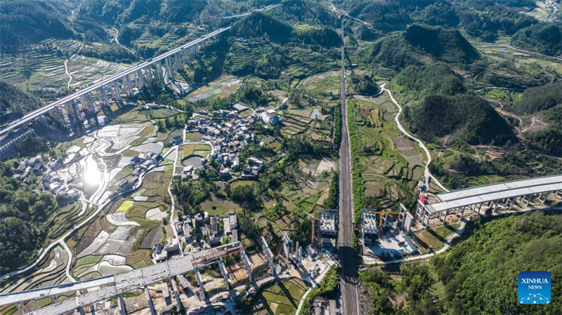 Guizhou : la voie rapide Guiyang-Pingtang en construction