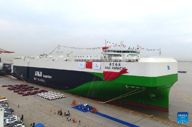Le plus grand navire transporteur de voitures du monde construit par la Chine est parti pour son premier voyage
