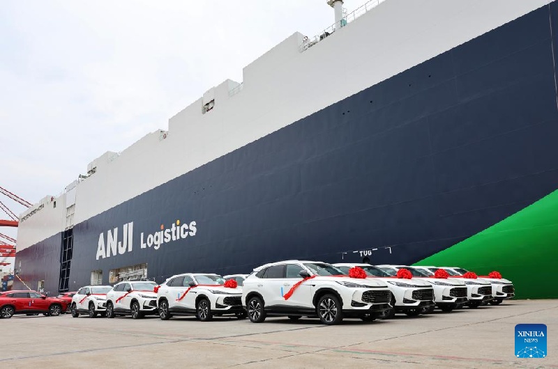 Le plus grand navire transporteur de voitures du monde construit par la Chine est parti pour son premier voyage