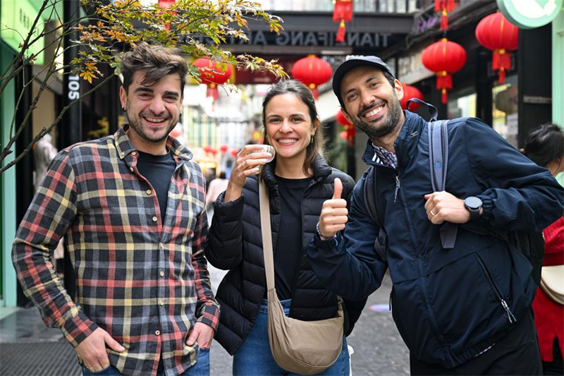 Les politiques chinoises d'exemption de visa et de détaxe boostent l'attractivité du shopping en Chine