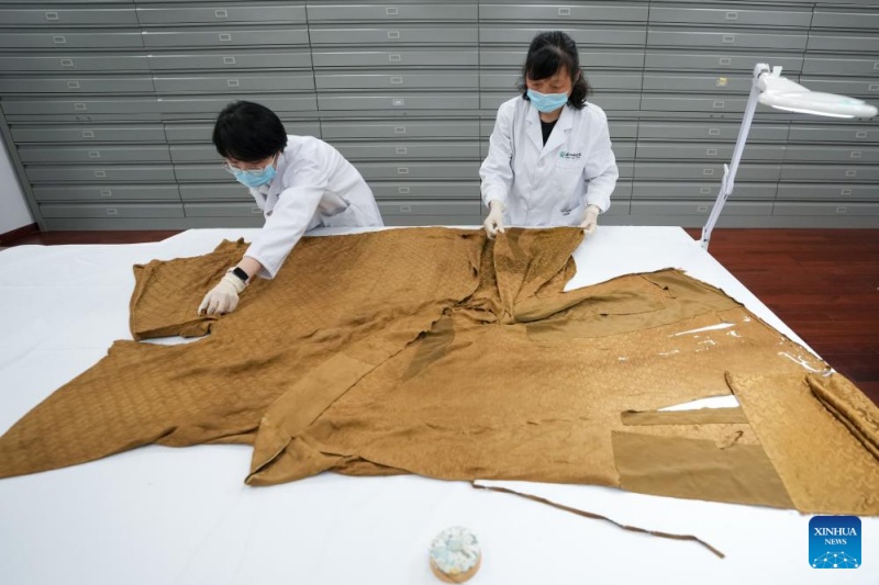Jiangsu : histoire en photos des restaurateurs du Musée de la soie de Suzhou