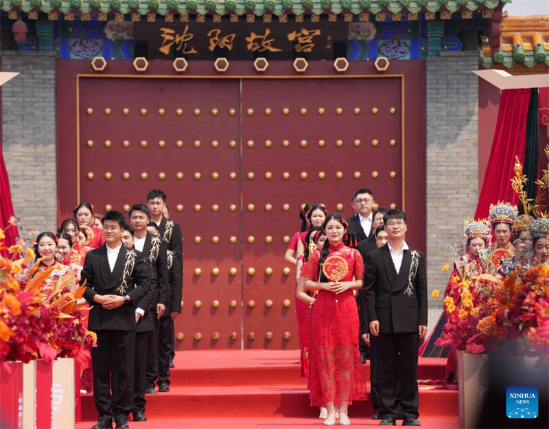 Liaoning : une cérémonie de mariage de groupe organisée au palais impérial de Shenyang