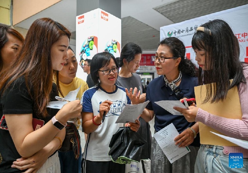 Zhejiang : le marché international d'Yiwu offre un programme de formation linguistique gratuit aux commerçants