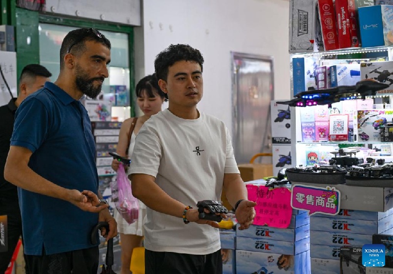 Zhejiang : le marché international d'Yiwu offre un programme de formation linguistique gratuit aux commerçants