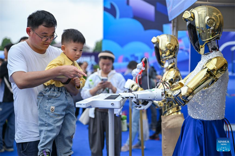 Hubei : ouverture du Carnaval mondial du robot à Wuhan