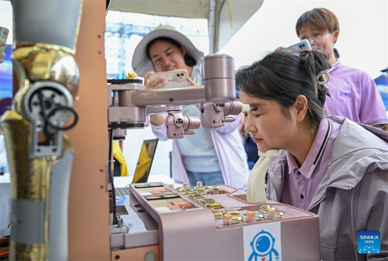 Hubei : ouverture du Carnaval mondial du robot à Wuhan