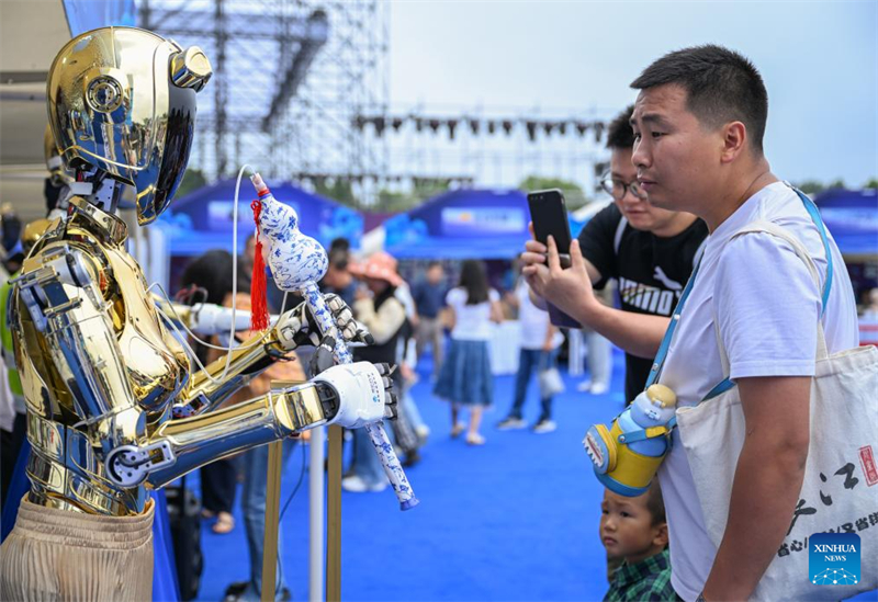 Hubei : ouverture du Carnaval mondial du robot à Wuhan