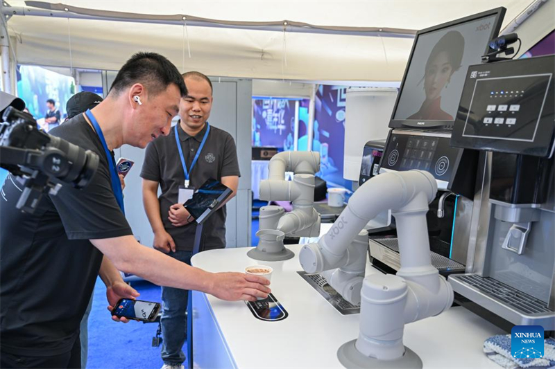 Hubei : ouverture du Carnaval mondial du robot à Wuhan