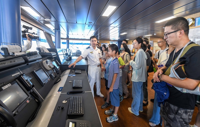 Hainan : journée portes ouvertes à bord du « Xuelong 2 » à Haikou