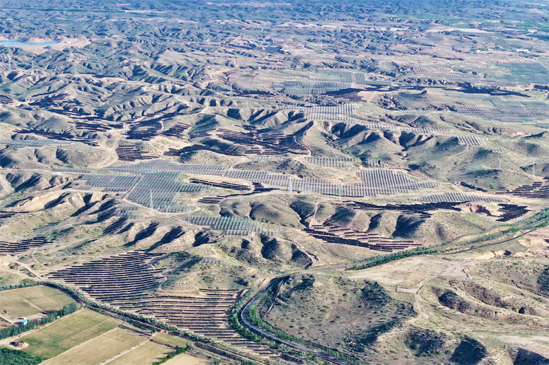 Ningxia : la centrale photovoltaïque favorise le développement vert à Yinchuan