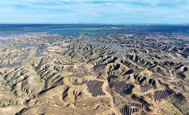 Ningxia : la centrale photovoltaïque favorise le développement vert à Yinchuan
