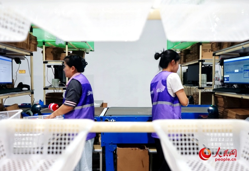 Henan : à Zhengzhou, on peut « acheter et vendre dans le monde entier » d'un seul clic