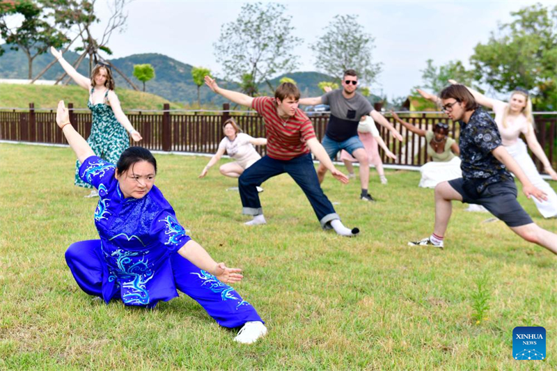 Shandong : un camp d'échanges culturels sino-britannique organisé à Rizhao