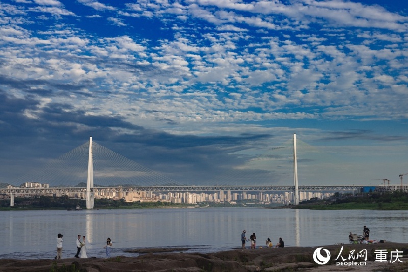Chongqing :  un pont sur le Yangtsé à la conception unique qui séduit tous ses visiteurs