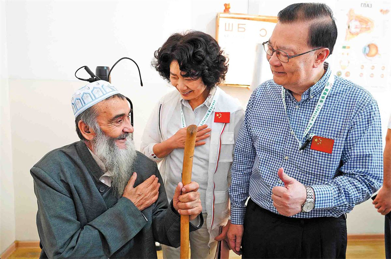 Un hôpital mobile chinois offre une bouée de sauvetage aux patients atteints de cataracte