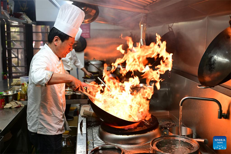 Anhui : comment les techniques traditionnelles de fabrication du tofu alimentent la croissance de l'industrie du soja à Huainan