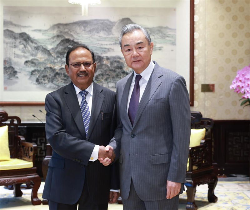 Le plus haut diplomate chinois rencontre le conseiller indien à la sécurité nationale